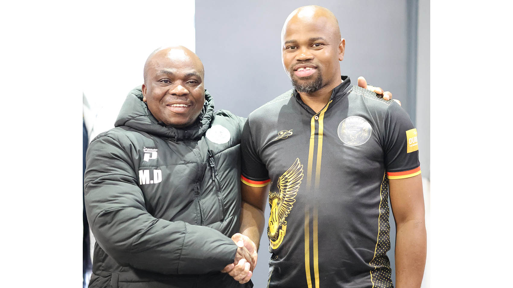 (L-R) Nsingizini PRO Sibusiso 'Mnotfo' Dlamini with rival Highlanders Communications Officer Sifiso 'Zwide' Nxumalo. 